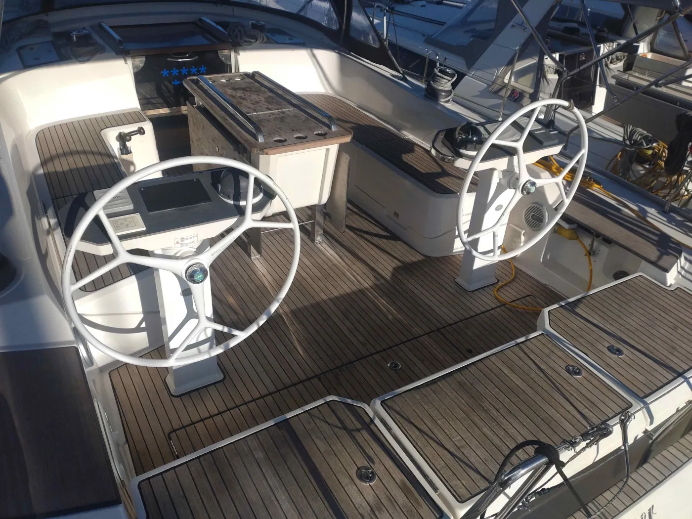 SEA FLOWER - Yelkenli içinde Alimos