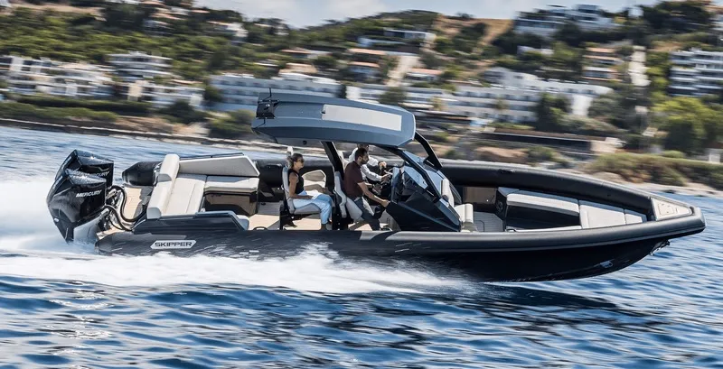 BSK - Motor Yacht in Naxos