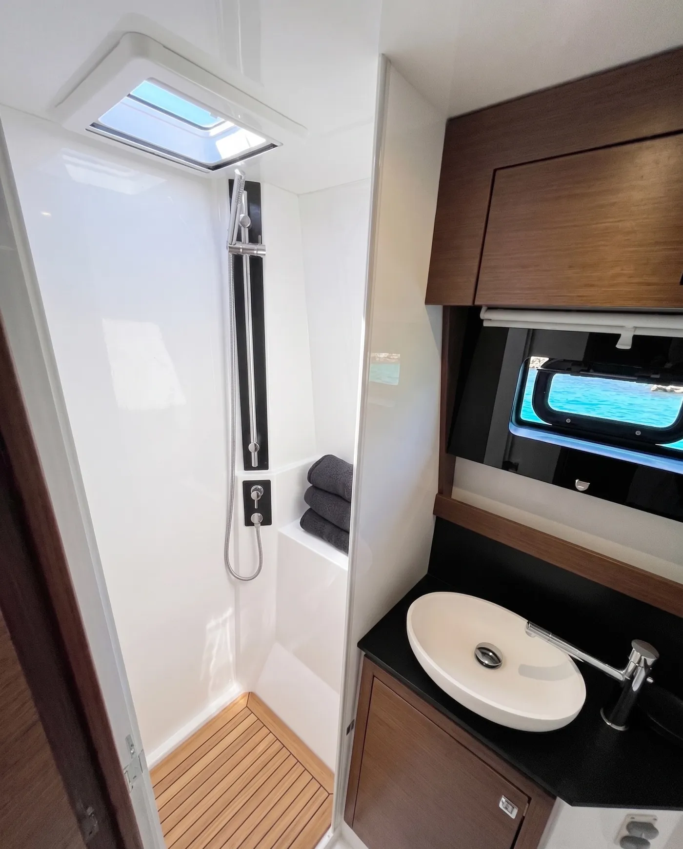 Origine - Catamaran in Alimos