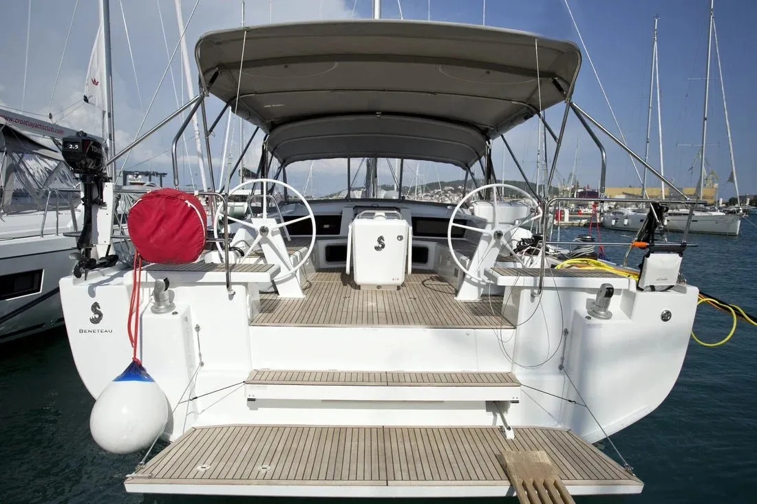 MYRDIA - Sailboat in Alimos