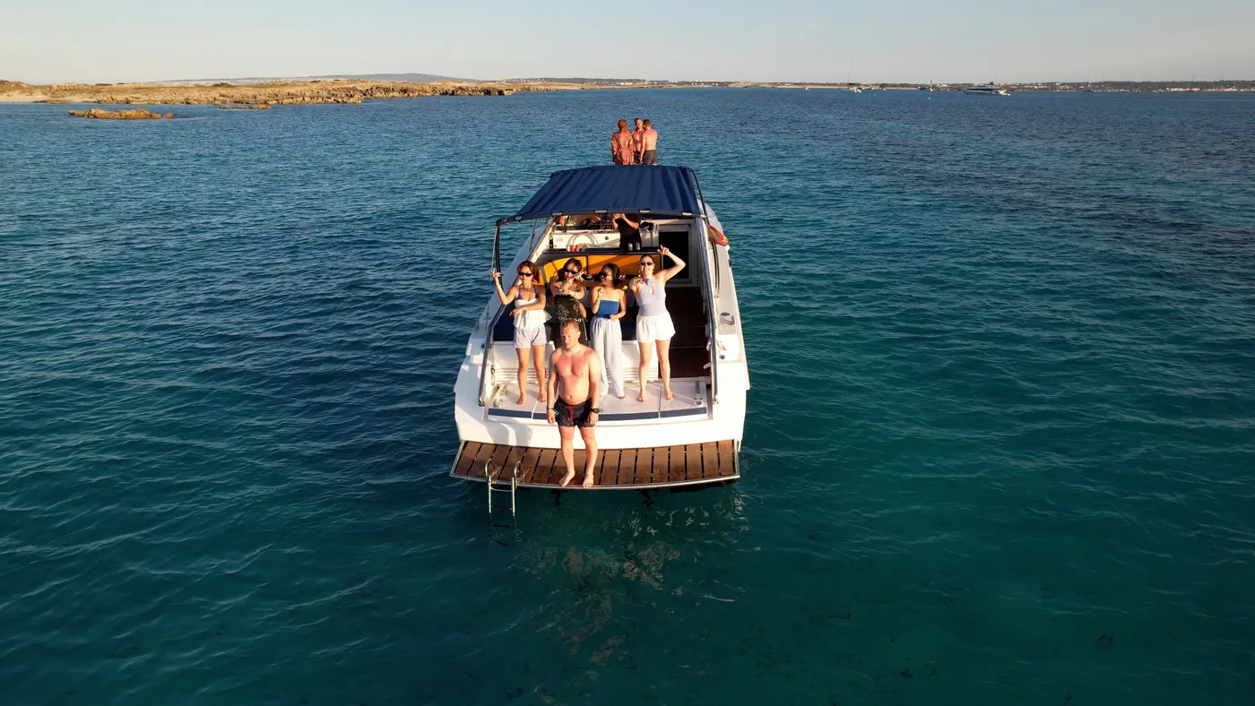 Cherokee Tres - Motor Yacht in Eivissa