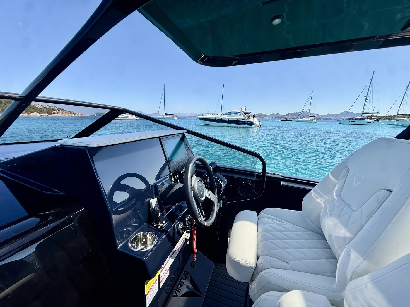 Virtue V10 Top - Motor Yacht in Portisco