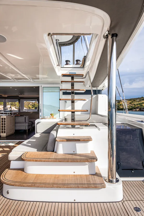SUNNY DREAM (Fully Crewed)