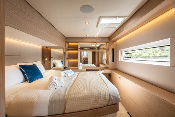SUNNY DREAM (Fully Crewed)