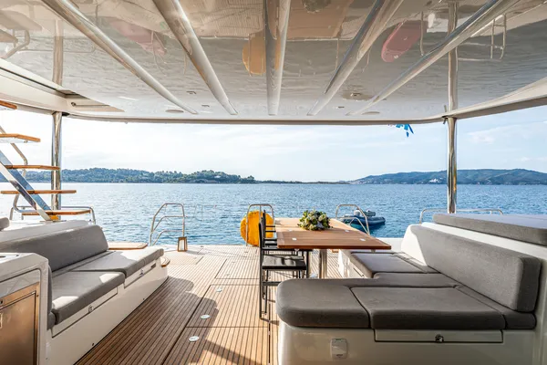 SUNNY DREAM (Fully Crewed)
