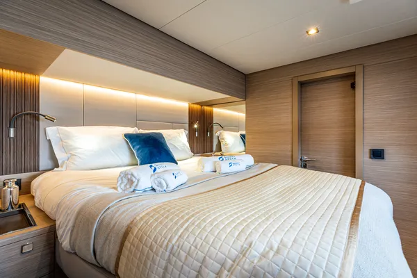 SUNNY DREAM (Fully Crewed)