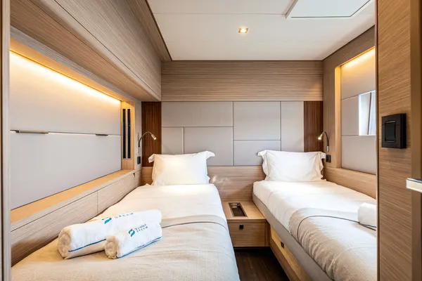 SUNNY DREAM (Fully Crewed)