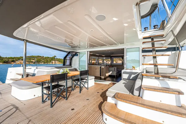 SUNNY DREAM (Fully Crewed)