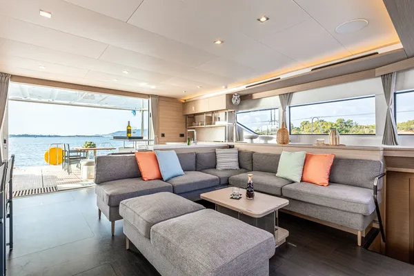 SUNNY DREAM (Fully Crewed)