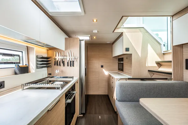 SUNNY DREAM (Fully Crewed)