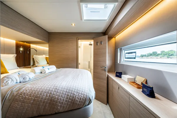 SUNNY DREAM (Fully Crewed)
