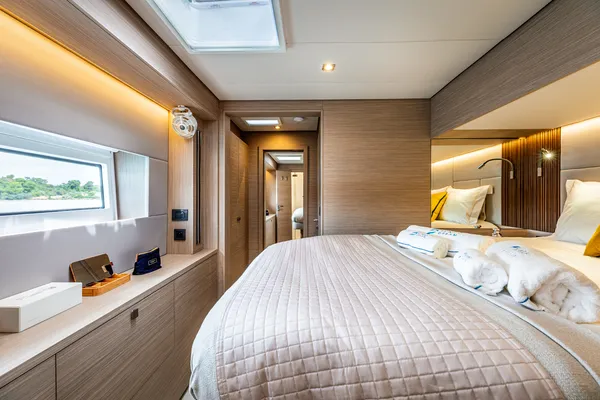 SUNNY DREAM (Fully Crewed)