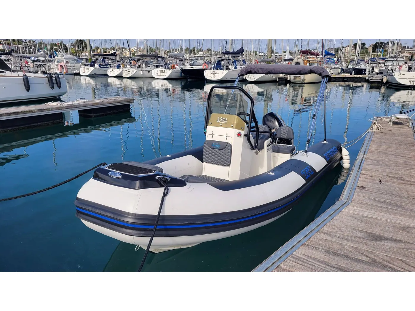 Classic - Motor Yacht in Saint-Quay-Portrieux