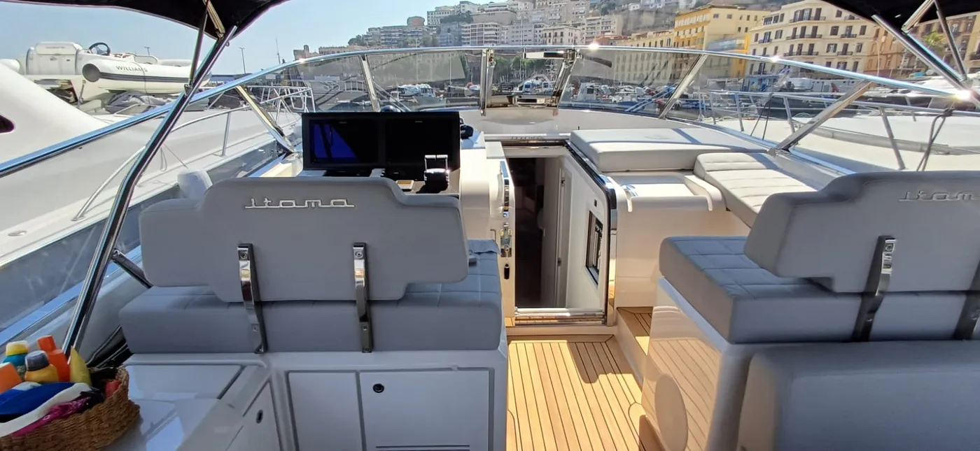 Classic - Motor Yacht in Napoli