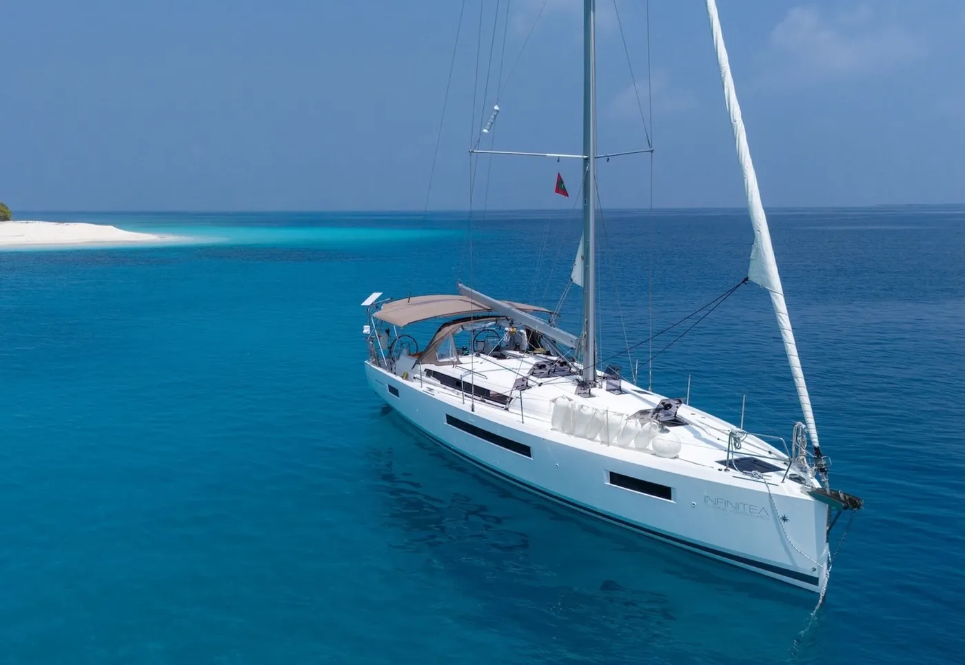 Infinitea - Sailboat in Maafannu