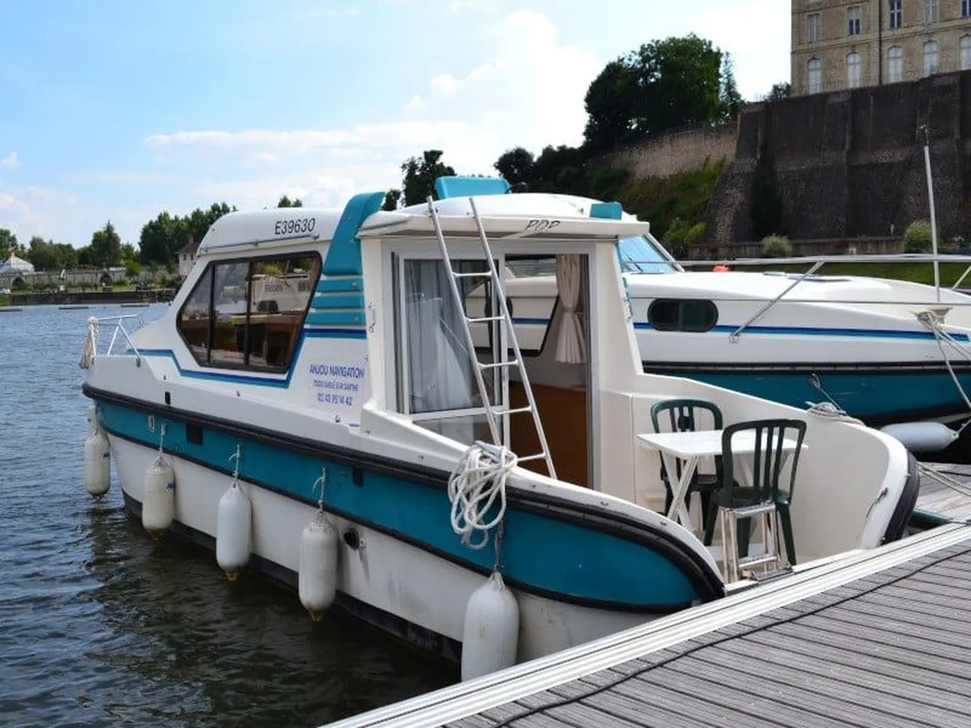 Pop - Motor Yacht in Sablé-sur-Sarthe