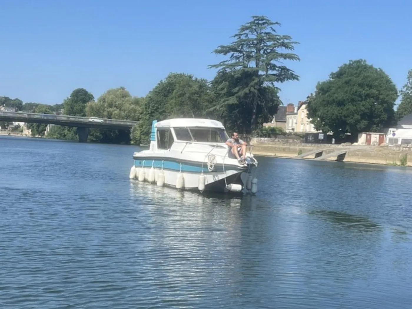 Pop - Motor Yacht in Sablé-sur-Sarthe