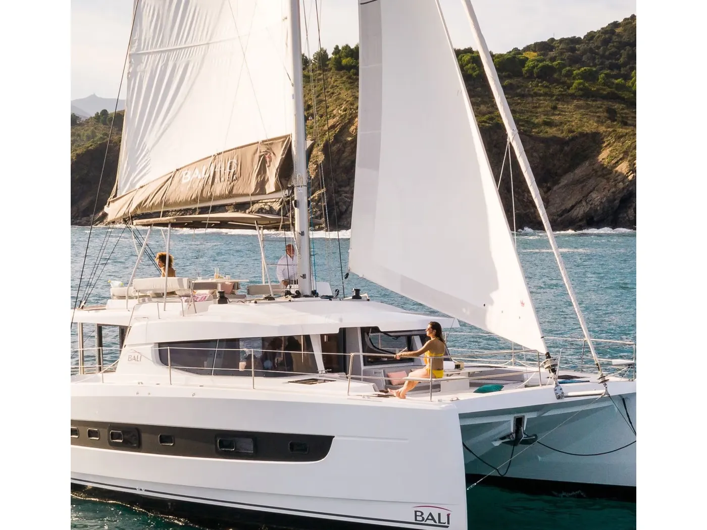 MAVIH - Catamaran in Paraty
