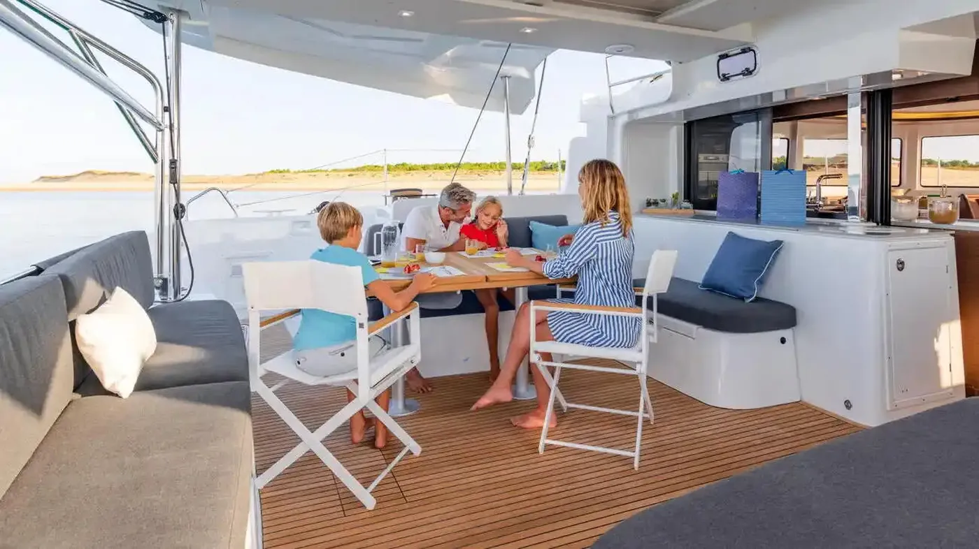 ELLA - Catamaran in Eivissa