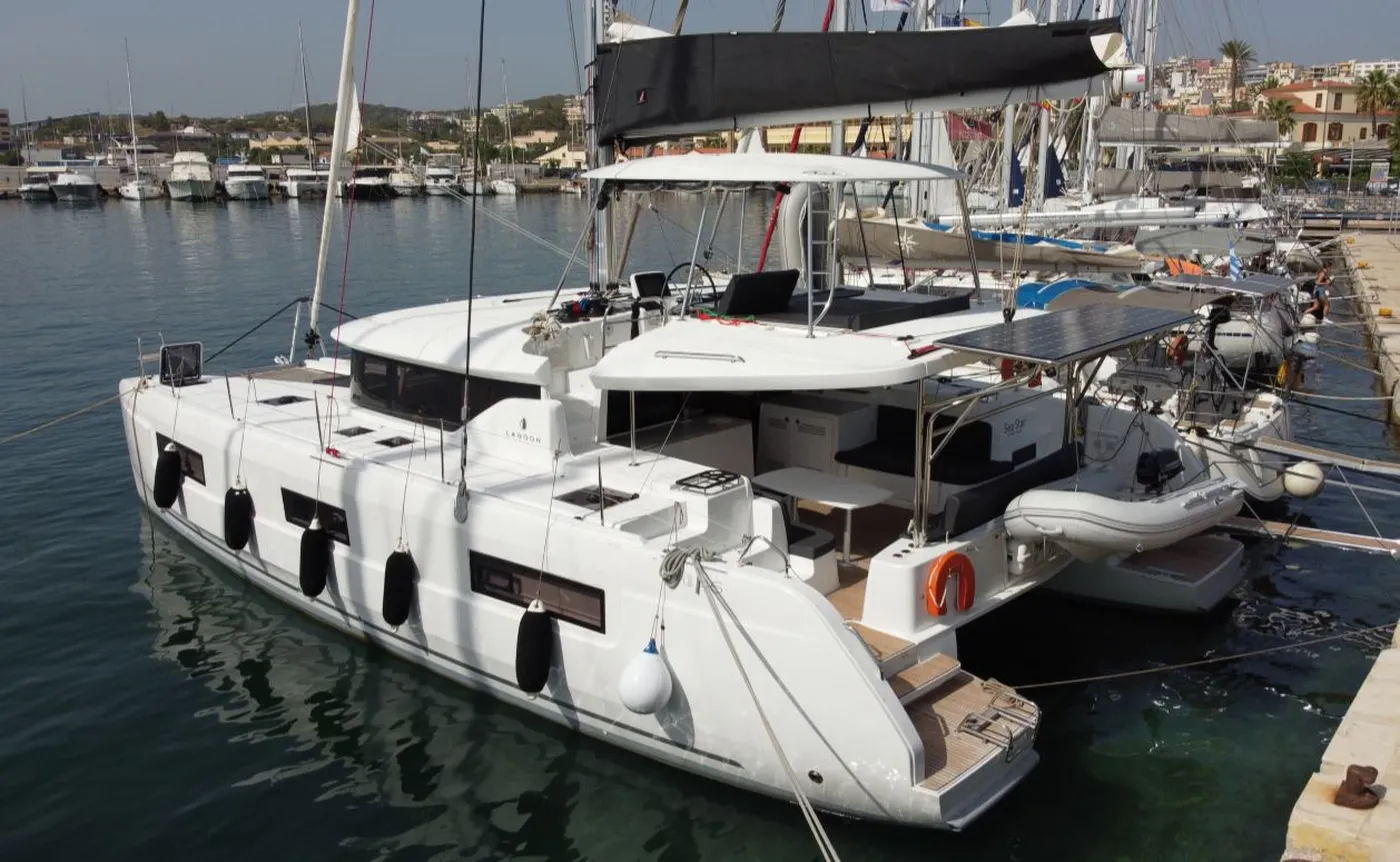 Sea Star - Katamaran içinde Lavrio