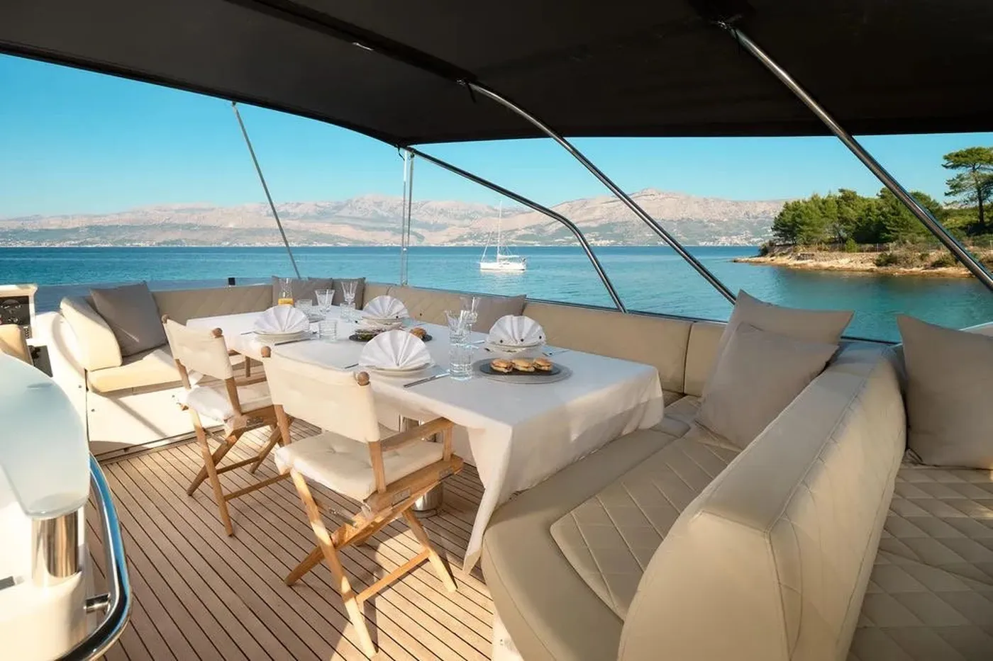 Champion - Motor Yacht in Podstrana - Miljevac