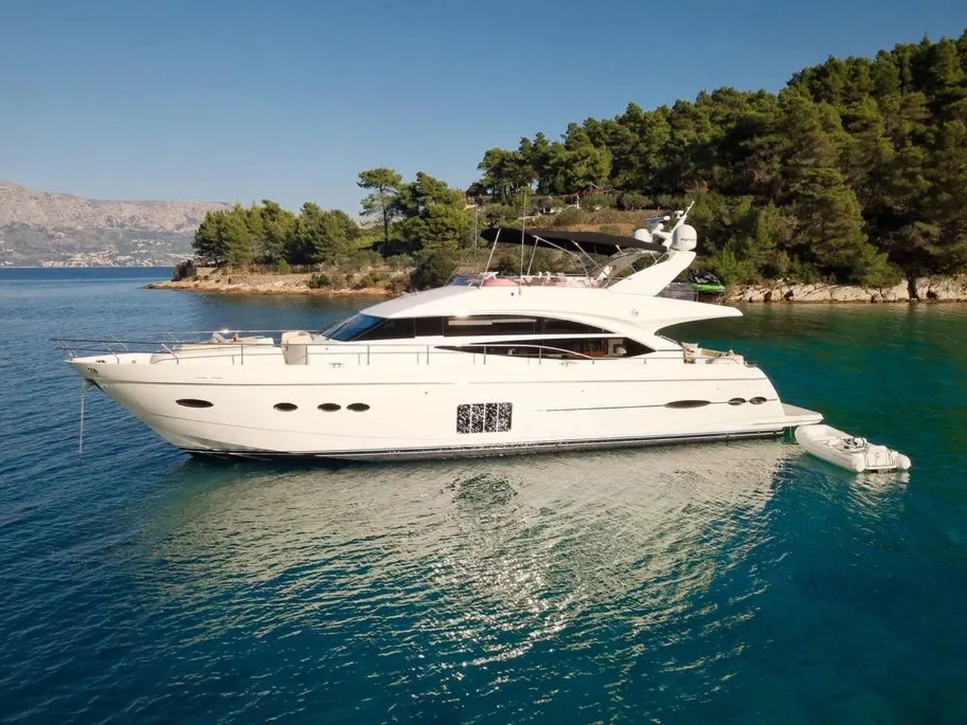 Champion - Motor Yacht in Podstrana - Miljevac