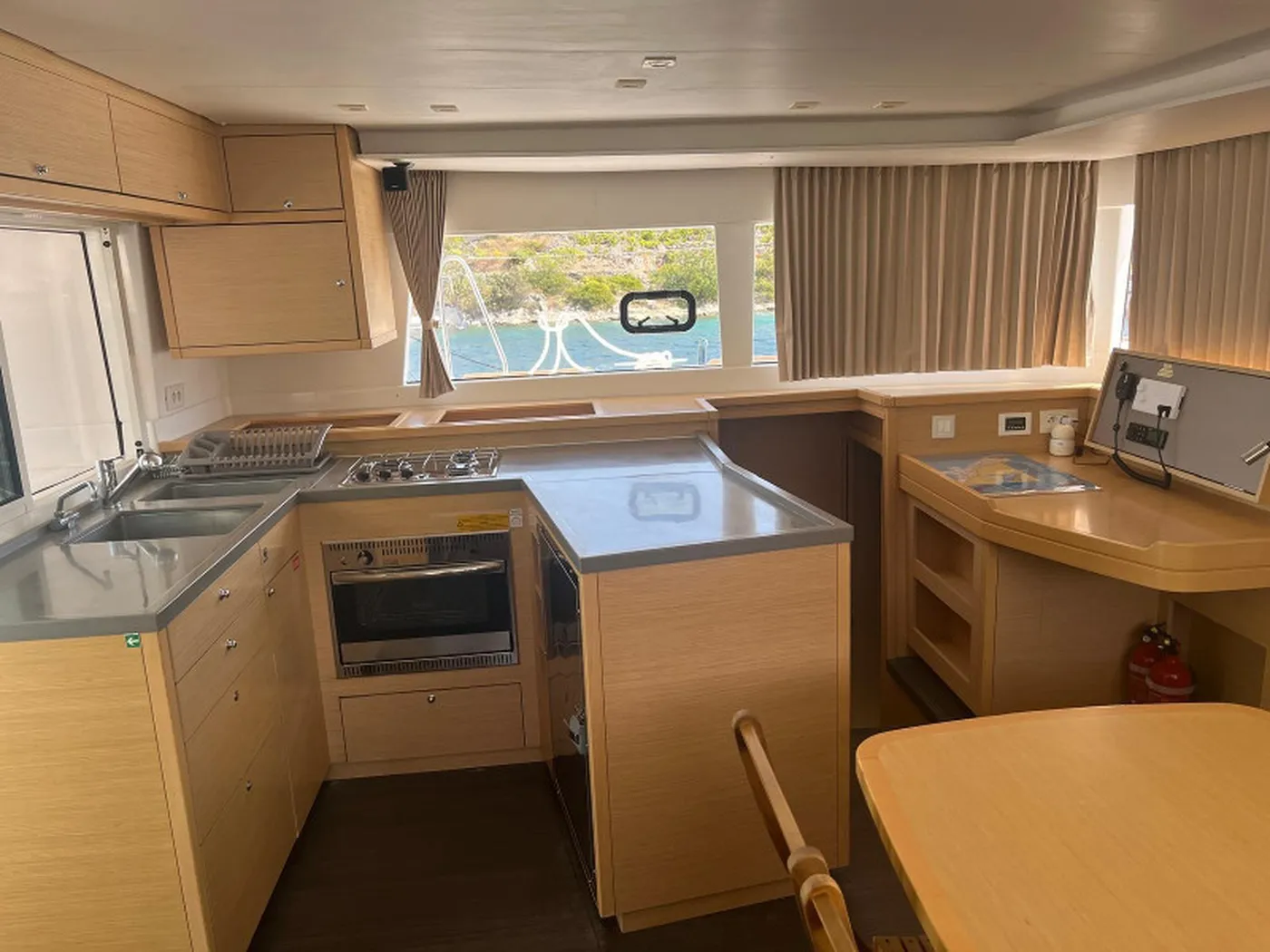 CARIAMA (air condition, generator, water maker, flybridge) - Catamaran in Primošten