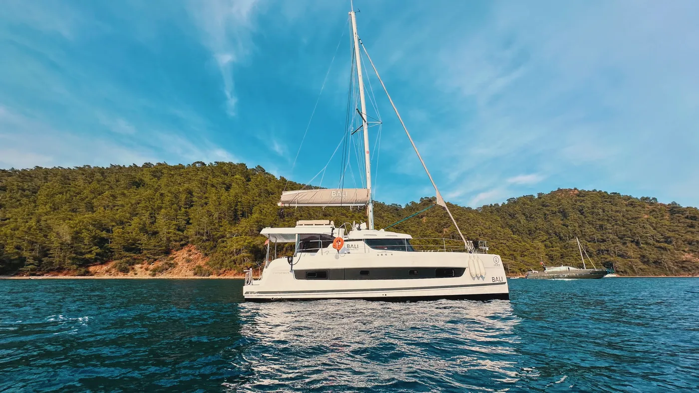 Jomo - Catamaran in Karacaağaç