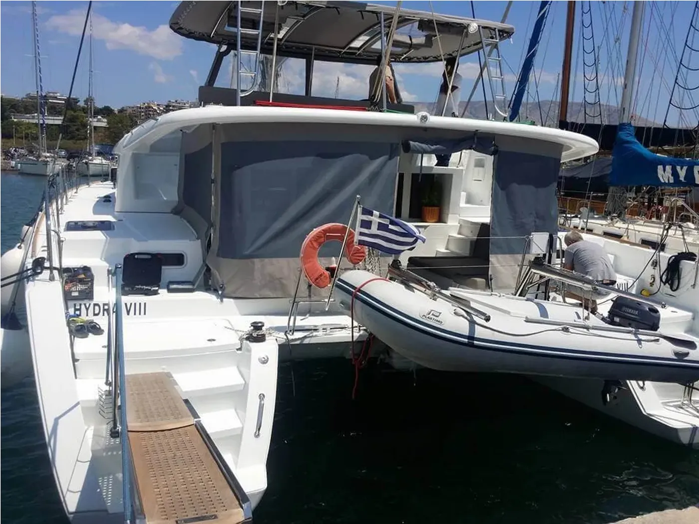 Hydra VIII - Katamaran içinde Alimos