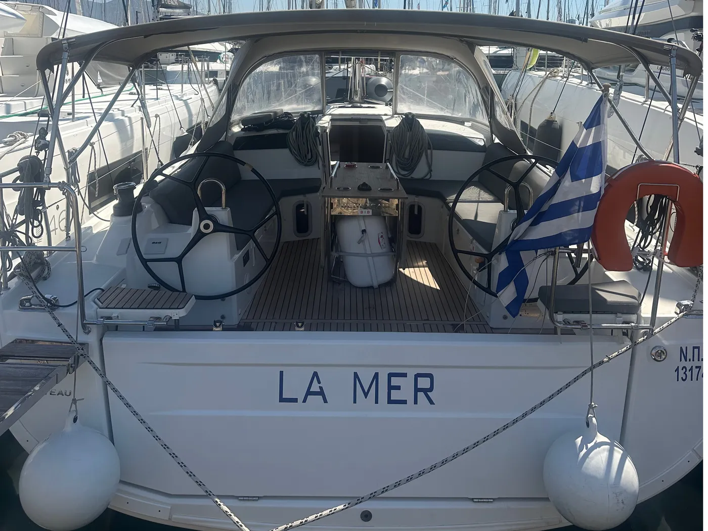 La Mer - Yelkenli içinde Alimos