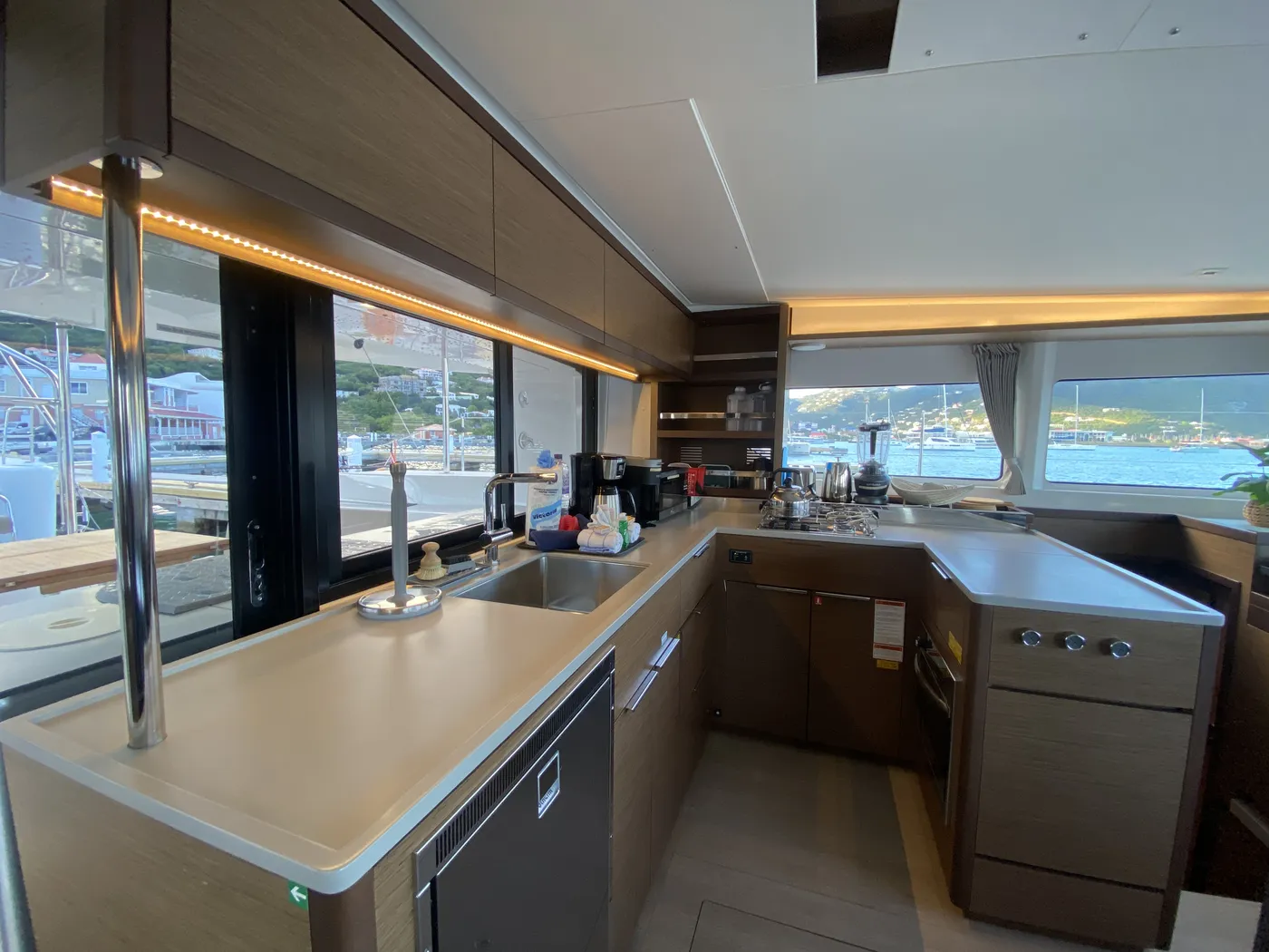 Tide of your life - Catamaran in Road Town