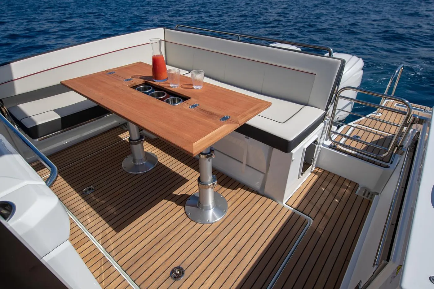 Classic - Motor Yacht in Baia