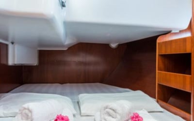 Simonetta (Bow Thruster, electric heads, Solar Panel)