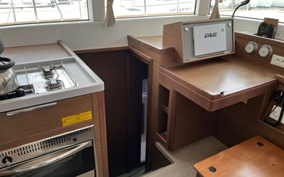 Senza Meta  (A/C and Generator)