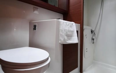 Senza Ma (A/C and Generator)