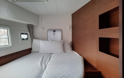 Senza Ma (A/C and Generator)