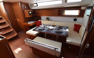 Butterfly (A/C - Generator - 12 pax)