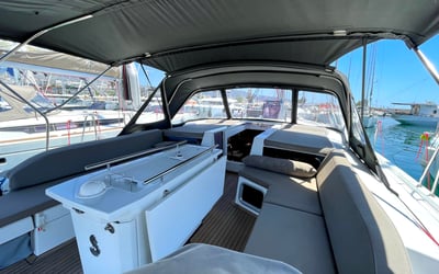 Black Swan (A/C - Generator - 12 pax)