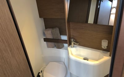 Salt Water (A/C - Generator - Inverter - 12 pax)