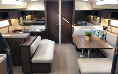 Salt Water (A/C - Generator - Inverter - 12 pax)