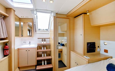 Queen of Hearts (A/C - Generator - Refit 2022)