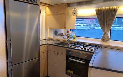 Queen of Hearts (A/C - Generator - Refit 2022)