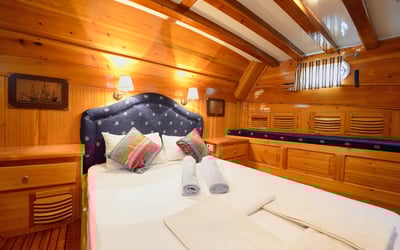 Xenos II Cabin 4 - Standard