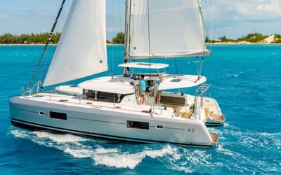 No Name: Forward Cabin #2 (Cabin Charter 2 pax) FULLY CREWED, ALL EXPENSES