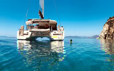 No Name: Forward Cabin #2 (Cabin Charter 2 pax) FULLY CREWED, ALL EXPENSES