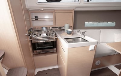 Moorings Oceanis 30.1 Club