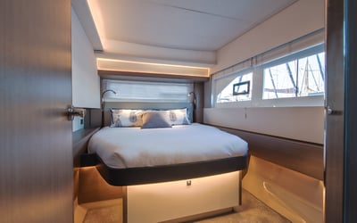 Moorings 534 PC Crewed