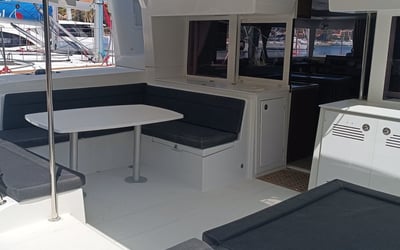 Sunsail Lagoon 450F Classic