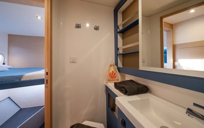 Elsa - A/C, Generator, Water maker