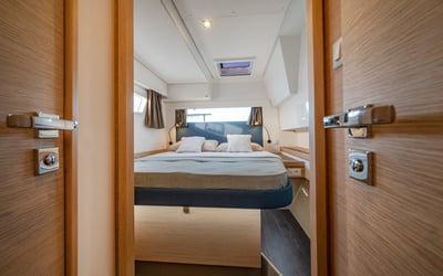 Elsa - A/C, Generator, Water maker